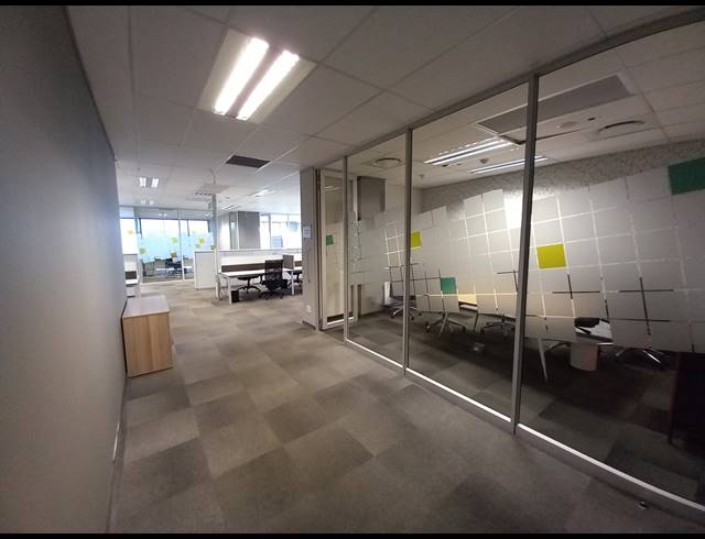 2,248M² OFFICE TO LET IN BRYANSTON